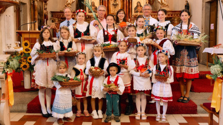 Farní den a dožínky v Dolní Dobrouči s návštěvou rodáků z USA